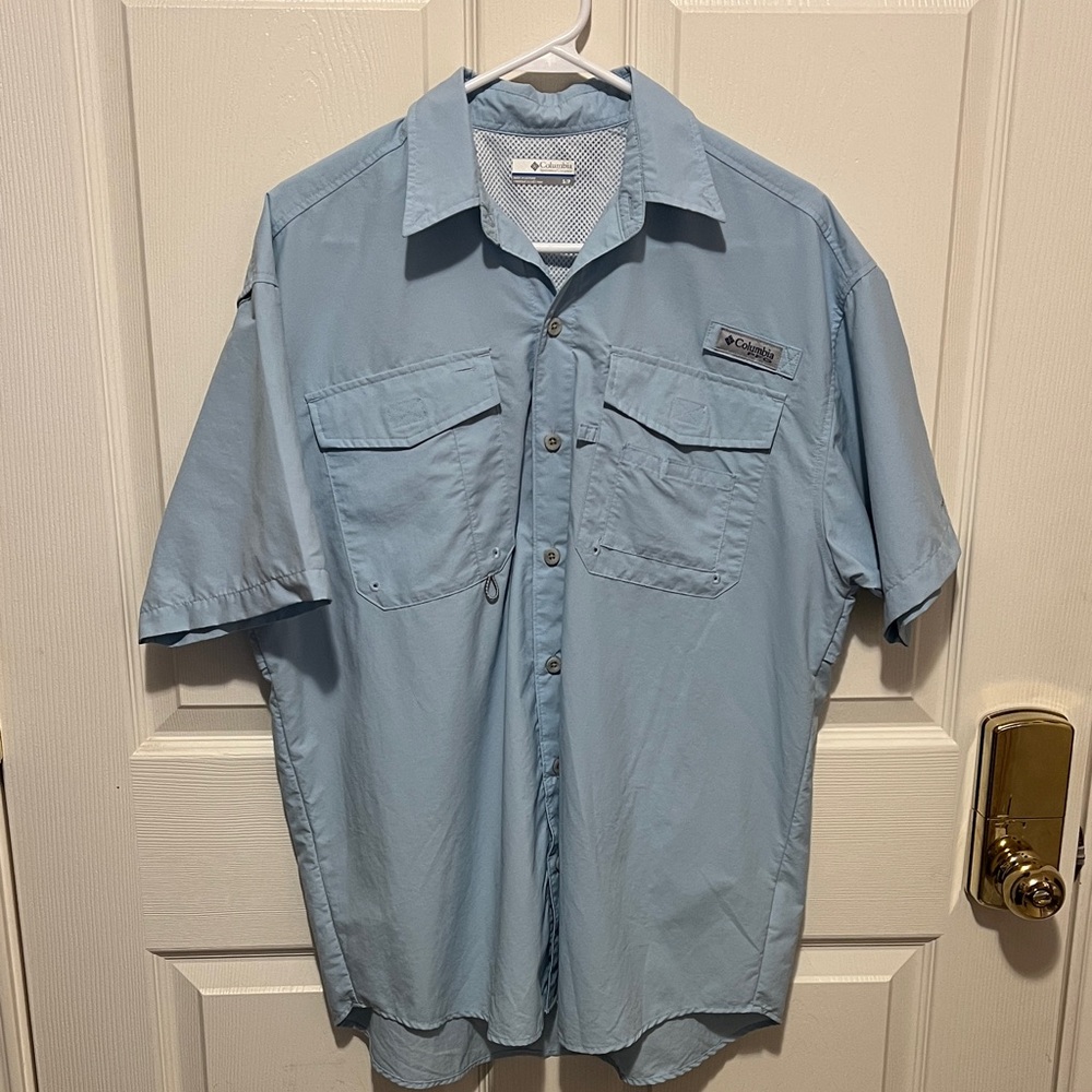 Columbia Men's Light Blue Casual Button Down Shirt